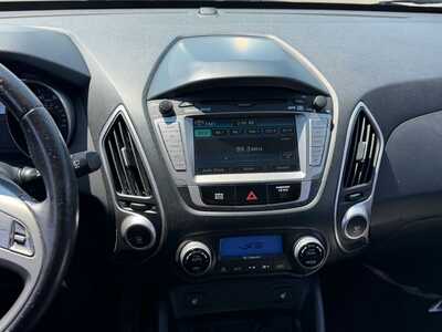 2012 Hyundai Tucson, $6990. Photo 3