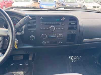 2013 Chevrolet 1500 Crew Cab, $15999. Photo 2