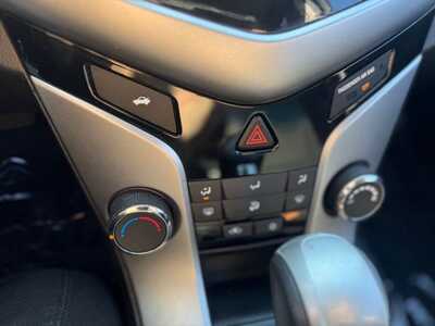 2015 Chevrolet Cruze, $7591. Photo 5
