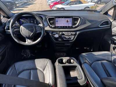 2021 Chrysler Pacifica, $16790. Photo 2