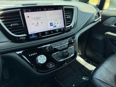 2021 Chrysler Pacifica, $16790. Photo 3