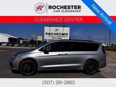 2021 Chrysler Pacifica, $16790. Photo 1