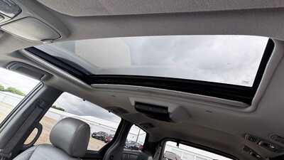 2005 Toyota Sienna, $6590. Photo 10