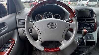 2005 Toyota Sienna, $6590. Photo 12