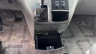 2005 Toyota Sienna, $6590. Photo 6