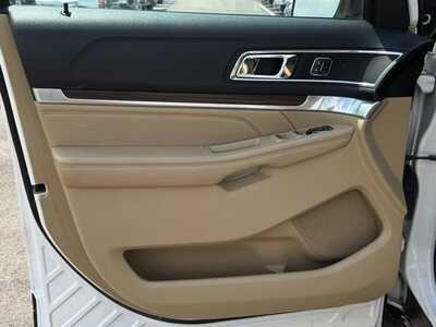 2016 Ford Explorer, $11950. Photo 10