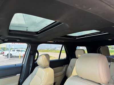 2016 Ford Explorer, $11950. Photo 8