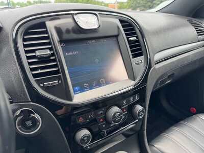 2014 Chrysler 300, $13490. Photo 10
