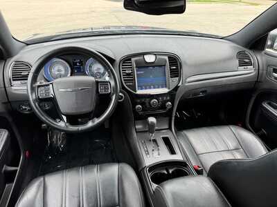 2014 Chrysler 300, $13490. Photo 3