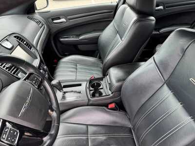2014 Chrysler 300, $13490. Photo 5