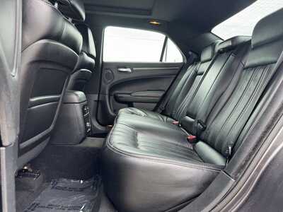 2014 Chrysler 300, $13490. Photo 7