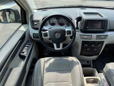 2013 Volkswagen Routan, $6999. Photo 10