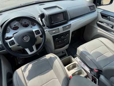 2013 Volkswagen Routan, $6999. Photo 11