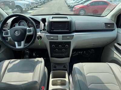2013 Volkswagen Routan, $6999. Photo 12