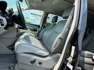 2013 Volkswagen Routan, $6999. Photo 5