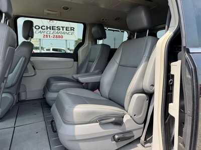 2013 Volkswagen Routan, $6999. Photo 7