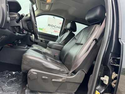 2011 Chevrolet 3500 Crew Cab, $24990. Photo 4