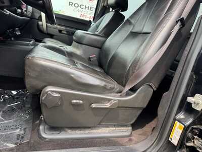 2011 Chevrolet 3500 Crew Cab, $24990. Photo 5