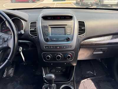 2015 Kia Sorento, $10249. Photo 2