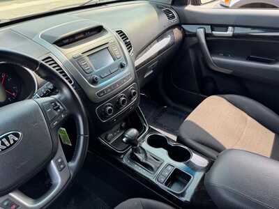 2015 Kia Sorento, $10249. Photo 7