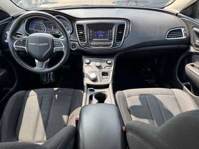 2017 Chrysler 200, $11490. Photo 10