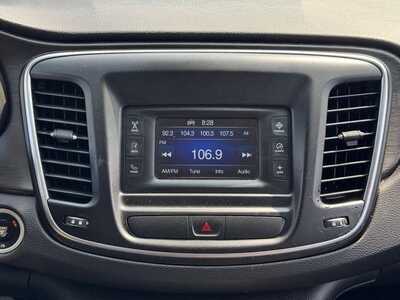 2017 Chrysler 200, $11490. Photo 3