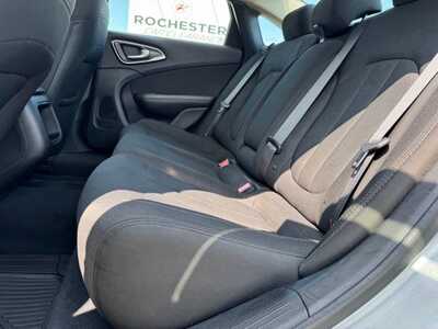 2017 Chrysler 200, $11490. Photo 7
