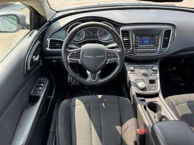 2017 Chrysler 200, $11490. Photo 8