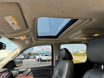 2009 GMC Yukon XL, $5990. Photo 7