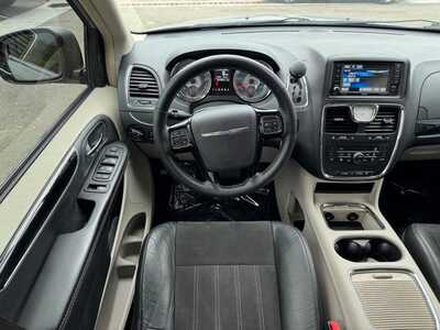 2014 Chrysler Town & Country, $5490. Photo 10