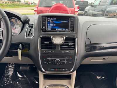2014 Chrysler Town & Country, $5490. Photo 2