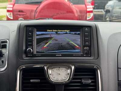 2014 Chrysler Town & Country, $5490. Photo 4