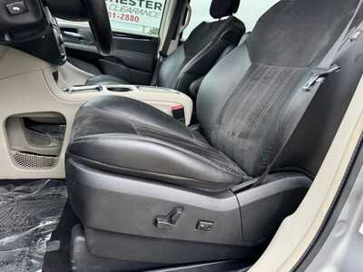 2014 Chrysler Town & Country, $5490. Photo 6