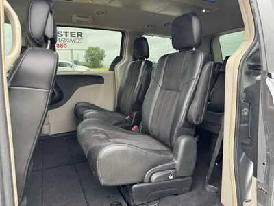 2014 Chrysler Town & Country, $5490. Photo 7