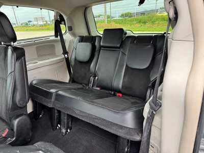 2014 Chrysler Town & Country, $5490. Photo 9