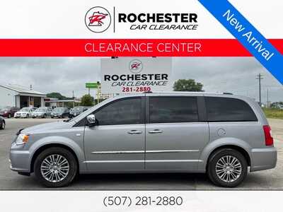 2014 Chrysler Town & Country, $5490. Photo 1