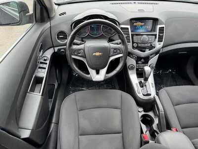 2014 Chevrolet Cruze, $7341. Photo 9