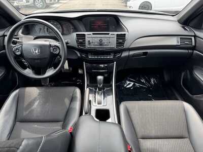 2017 Honda Accord, $10491. Photo 11