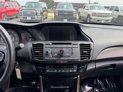 2017 Honda Accord, $10491. Photo 2