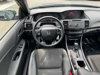 2017 Honda Accord, $10491. Photo 9