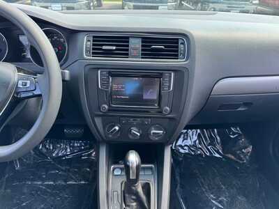 2016 Volkswagen Jetta, $8999. Photo 2