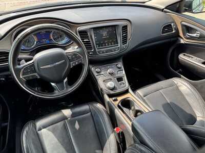 2015 Chrysler 200, $9990. Photo 11