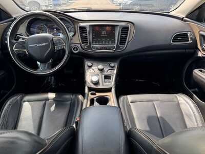 2015 Chrysler 200, $9990. Photo 12