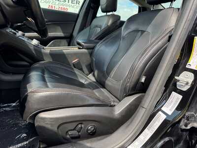 2015 Chrysler 200, $9990. Photo 6