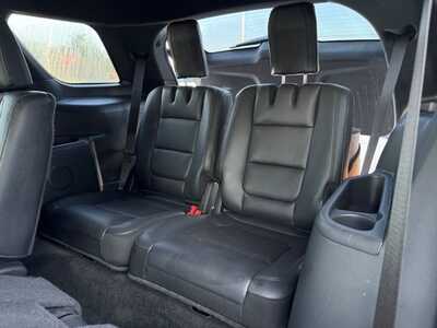 2015 Ford Explorer, $10949. Photo 9