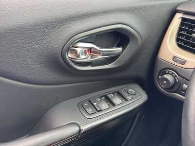 2017 Jeep Cherokee, $11990. Photo 11