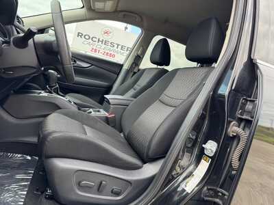 2017 Nissan Rogue, $10299. Photo 5