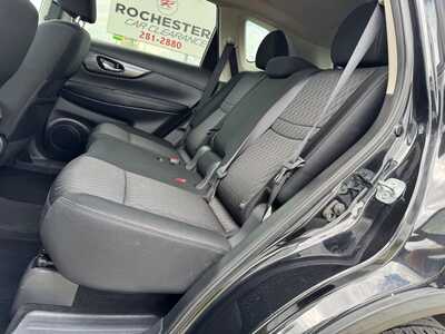 2017 Nissan Rogue, $10299. Photo 8