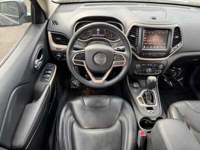 2018 Jeep Cherokee, $18399. Photo 11