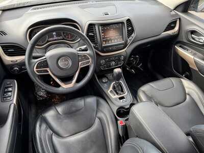 2018 Jeep Cherokee, $18399. Photo 12